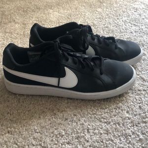 Nike Court Royale Sneakers